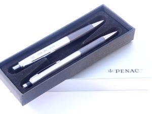 Set pisaći Penac u kutiji metalnoj
